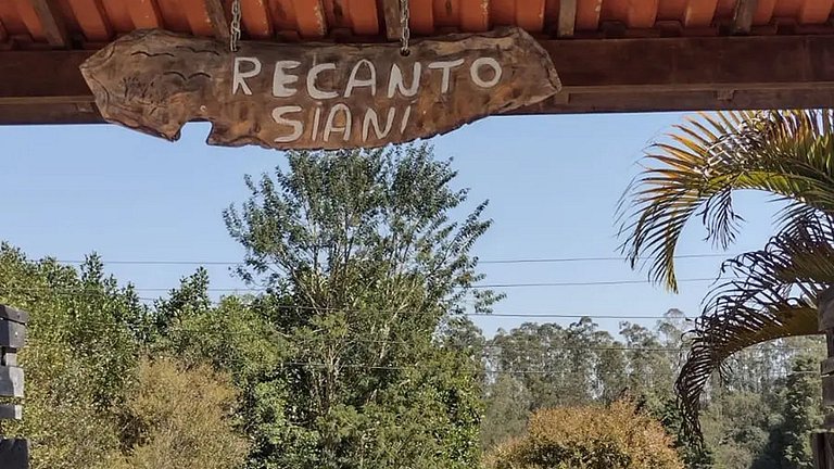 Chácara até 20 pessoas: Piscina e Churrasqueira.