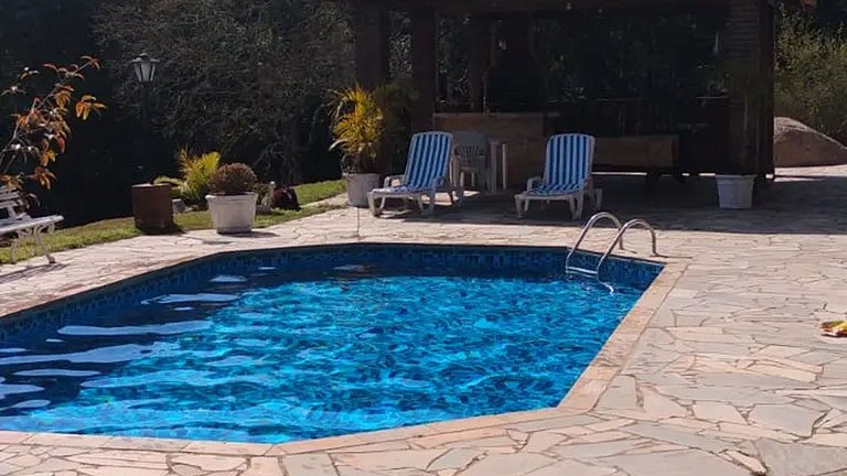 Chácara até 20 pessoas: Piscina e Churrasqueira.