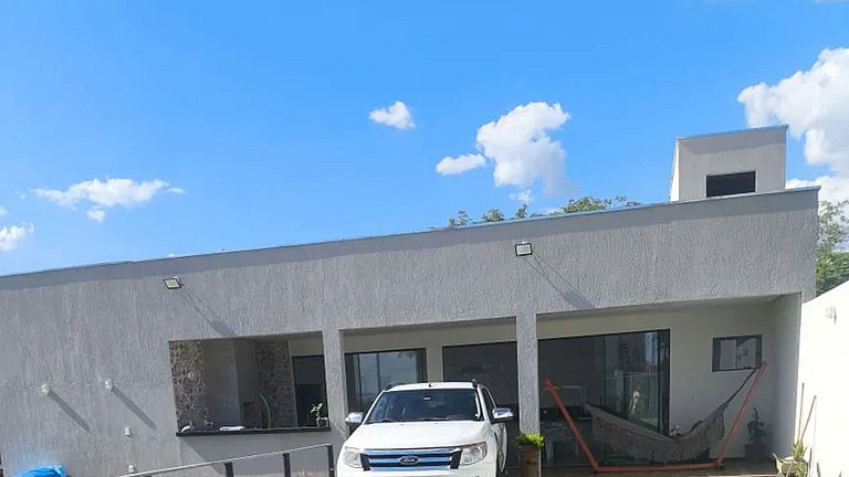 Refúgio em Formiga: Piscina e Churrasqueira