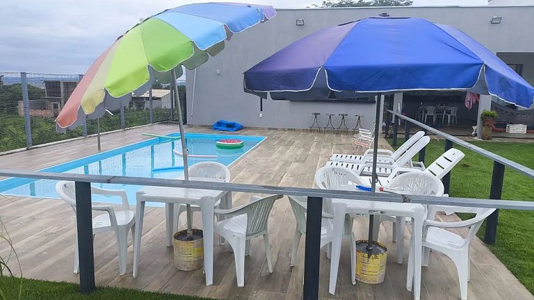 Refúgio em Formiga: Piscina e Churrasqueira