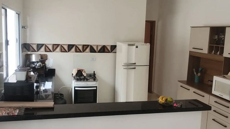 Itanhanhém : Casa com Piscina e Churrasqueira