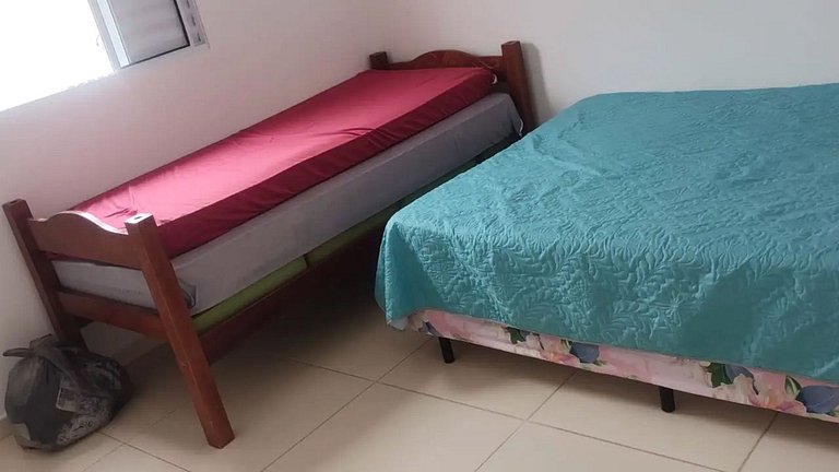 Itanhanhém : Casa com Piscina e Churrasqueira