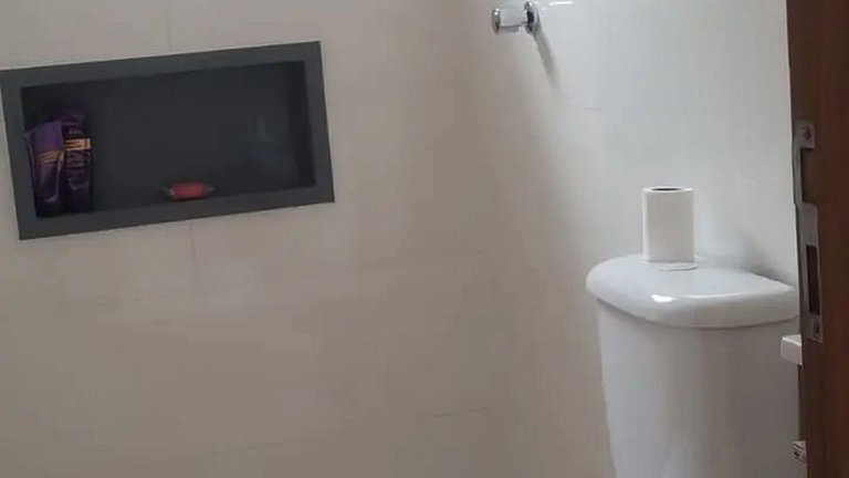 Itanhanhém : Casa com Piscina e Churrasqueira