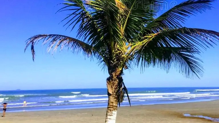 Itanhanhém : Casa com Piscina e Churrasqueira