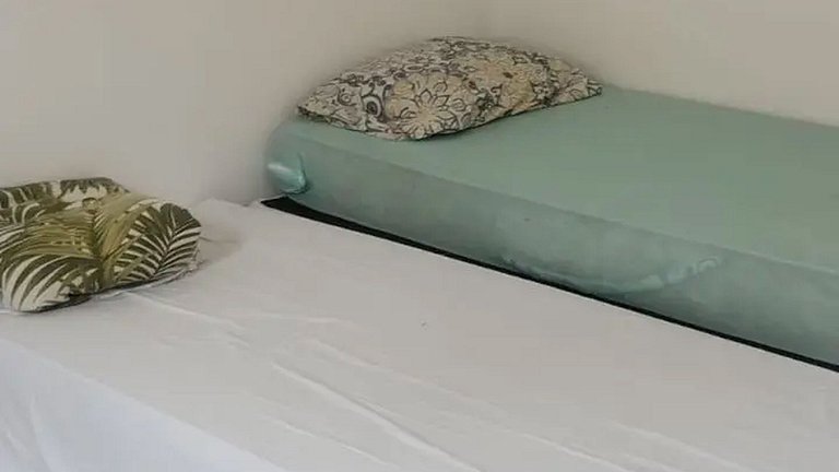 Itanhanhém : Casa com Piscina e Churrasqueira