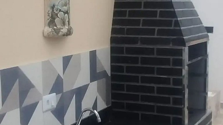 Itanhanhém : Casa com Piscina e Churrasqueira