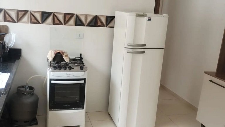 Itanhanhém : Casa com Piscina e Churrasqueira