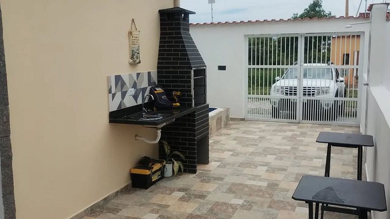 Itanhanhém : Casa com Piscina e Churrasqueira