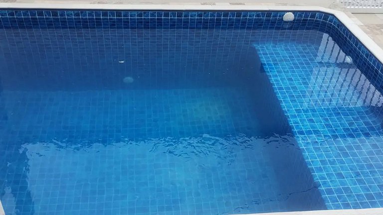 Itanhanhém : Casa com Piscina e Churrasqueira