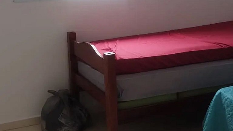 Itanhanhém : Casa com Piscina e Churrasqueira