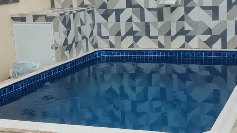 Itanhanhém : Casa com Piscina e Churrasqueira