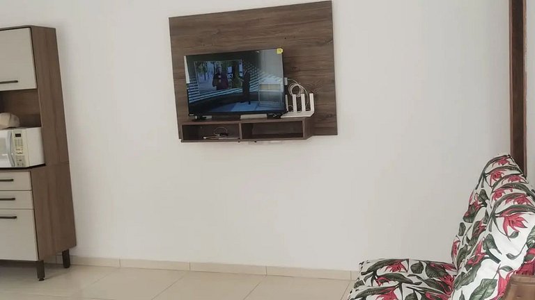 Itanhanhém : Casa com Piscina e Churrasqueira