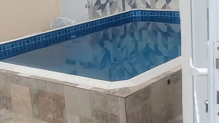 Itanhanhém : Casa com Piscina e Churrasqueira