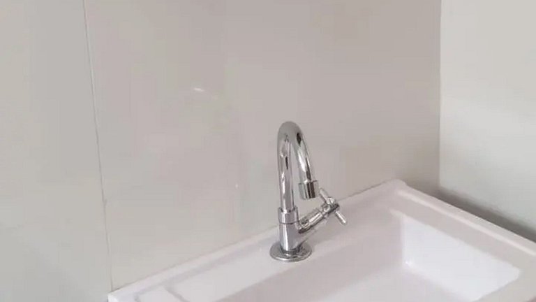 Itanhanhém : Casa com Piscina e Churrasqueira