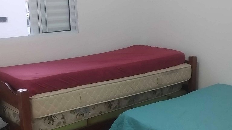 Itanhanhém : Casa com Piscina e Churrasqueira