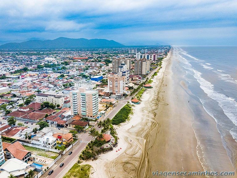 Itanhanhém : Casa com Piscina e Churrasqueira