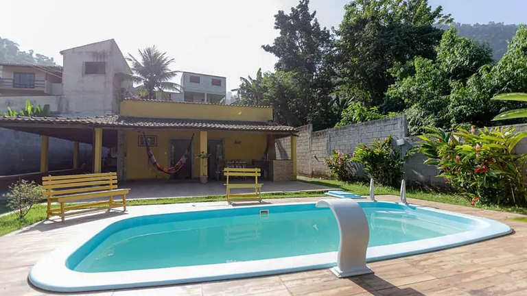 Casa para 8 Pessoas com Piscina e Churrasqueira