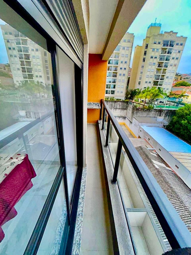 Apartamento com Piscina e Academia Compartilhados