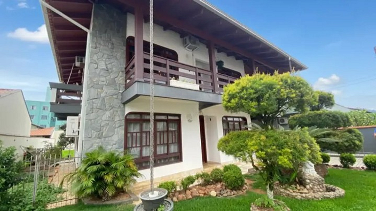 Jaraguá do Sul : Casa Piscina e Churrasqueira