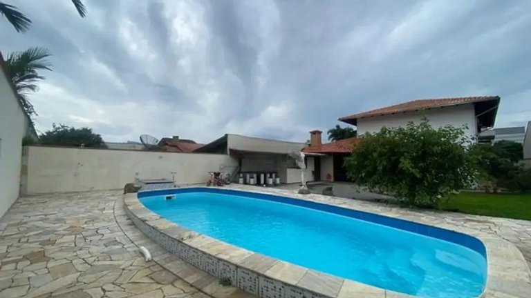Jaraguá do Sul : Casa Piscina e Churrasqueira