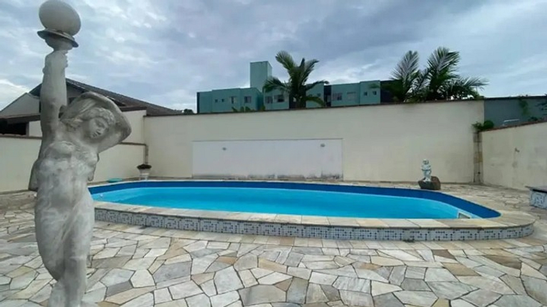 Jaraguá do Sul : Casa Piscina e Churrasqueira