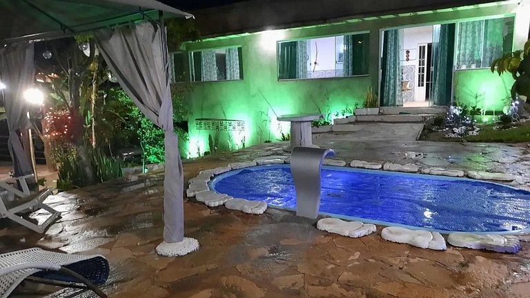 Alexania Casa Beira do Lago Piscina Churrasqueira