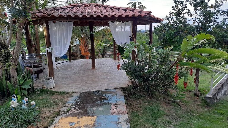 Alexania Casa Beira do Lago Piscina Churrasqueira