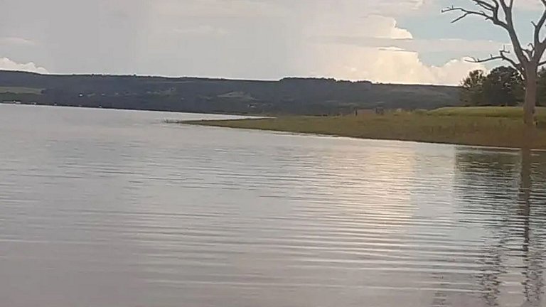 Alexania Casa Beira do Lago Piscina Churrasqueira