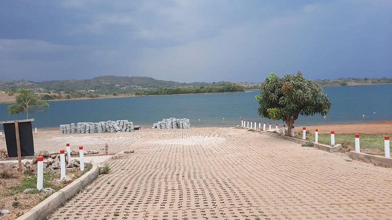 Alexania Casa Beira do Lago Piscina Churrasqueira