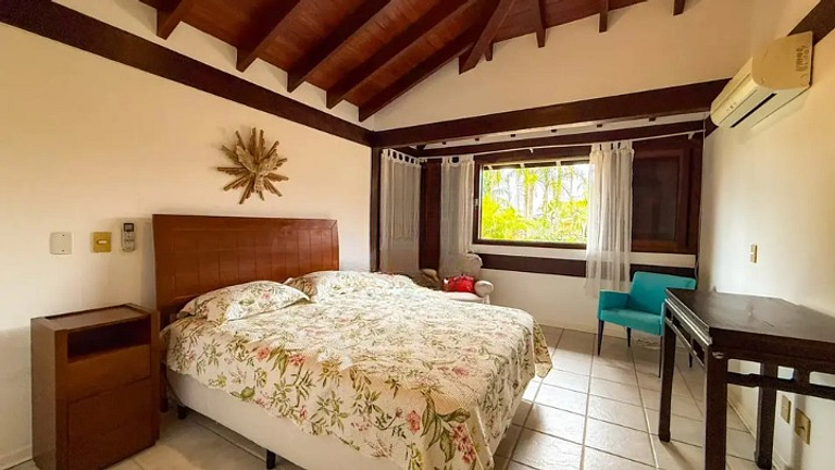 Barra do Una Excelente Casa com Piscina, e Sauna