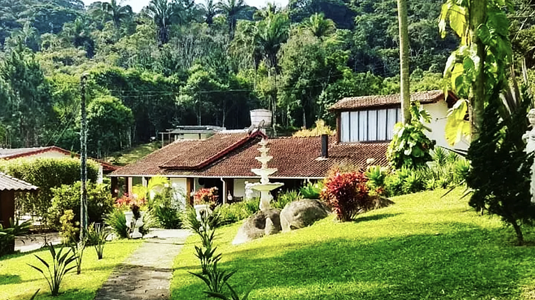 Conforto em Juquitiba: Piscina e Lago para Pesca