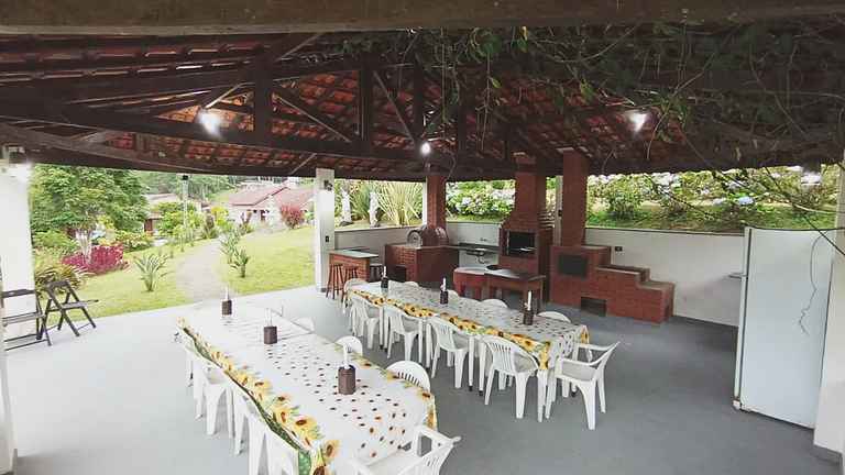 Conforto em Juquitiba: Piscina e Lago para Pesca