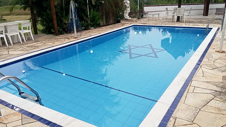 Conforto em Juquitiba: Piscina e Lago para Pesca
