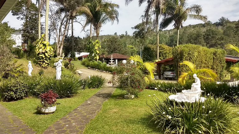 Conforto em Juquitiba: Piscina e Lago para Pesca