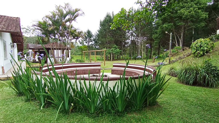 Conforto em Juquitiba: Piscina e Lago para Pesca