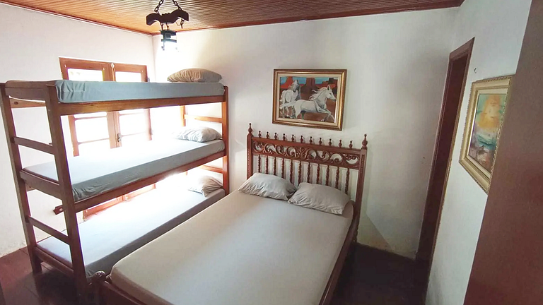 Conforto em Juquitiba: Piscina e Lago para Pesca