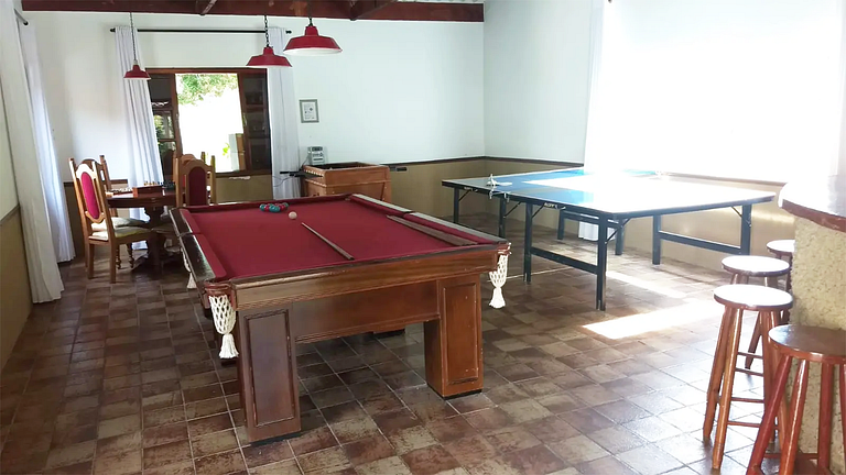 Conforto em Juquitiba: Piscina e Lago para Pesca