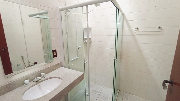 Conforto em Juquitiba: Piscina e Lago para Pesca