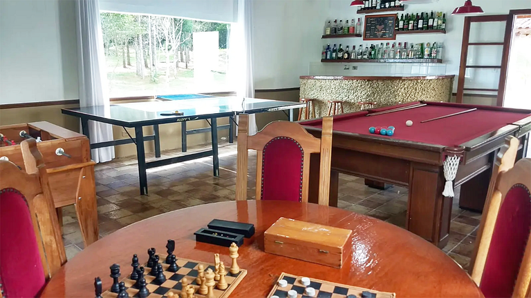 Conforto em Juquitiba: Piscina e Lago para Pesca