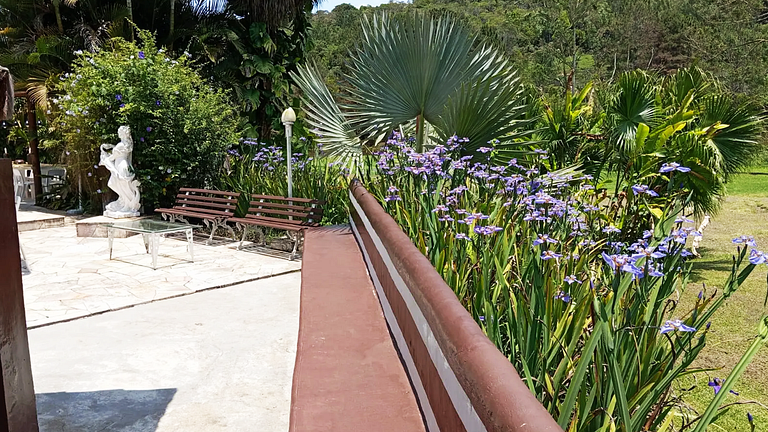 Conforto em Juquitiba: Piscina e Lago para Pesca