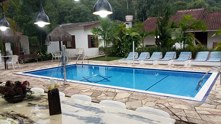 Conforto em Juquitiba: Piscina e Lago para Pesca