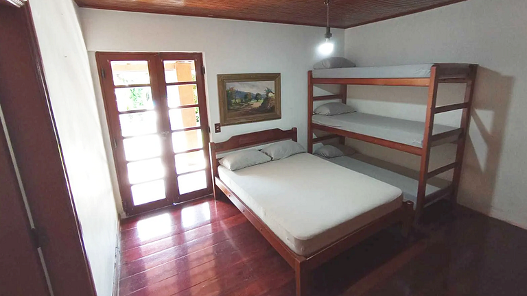 Conforto em Juquitiba: Piscina e Lago para Pesca