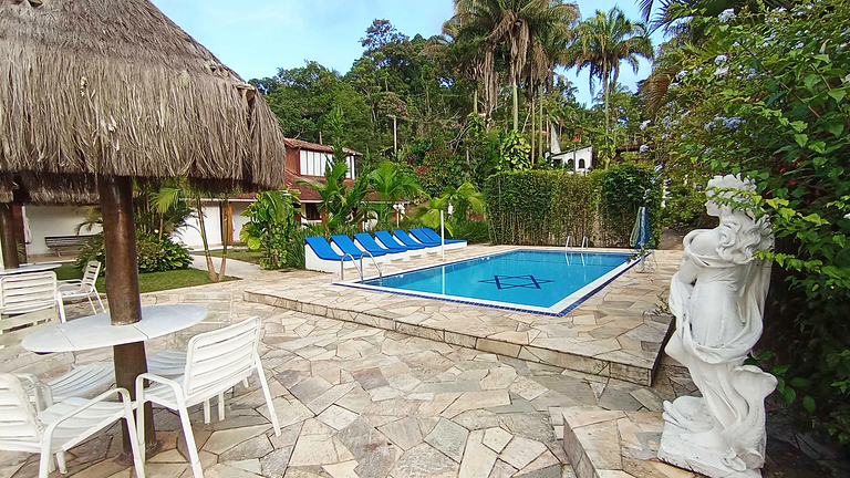 Conforto em Juquitiba: Piscina e Lago para Pesca