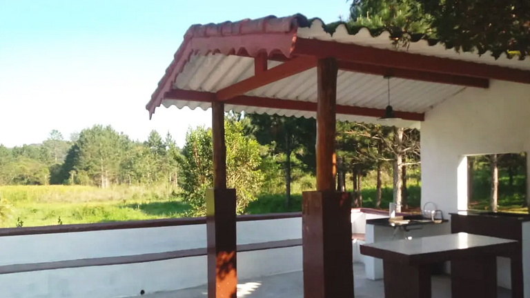 Conforto em Juquitiba: Piscina e Lago para Pesca