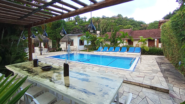 Conforto em Juquitiba: Piscina e Lago para Pesca