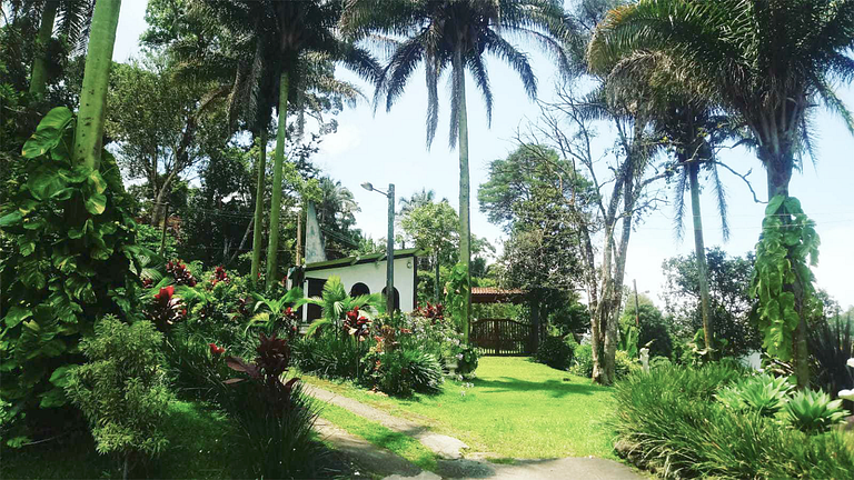 Conforto em Juquitiba: Piscina e Lago para Pesca