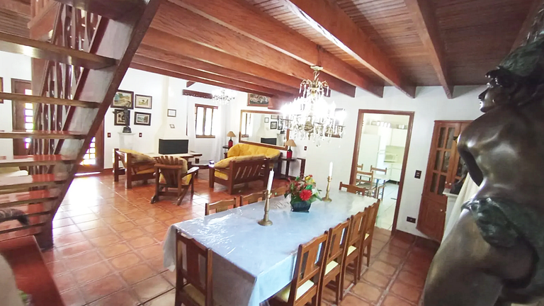 Conforto em Juquitiba: Piscina e Lago para Pesca