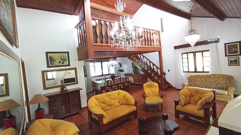 Conforto em Juquitiba: Piscina e Lago para Pesca