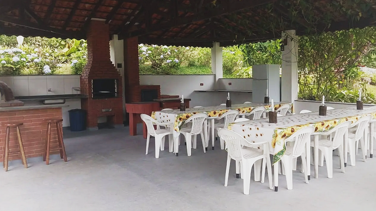 Conforto em Juquitiba: Piscina e Lago para Pesca