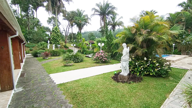 Conforto em Juquitiba: Piscina e Lago para Pesca